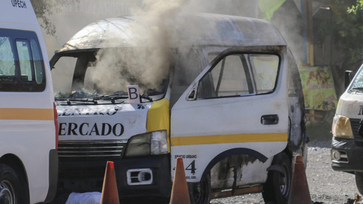 Πόλεμος καρτέλ στο Μεξικό: Επτά πτώματα διάτρητα από σφαίρες βρέθηκαν σε αυτοκίνητο