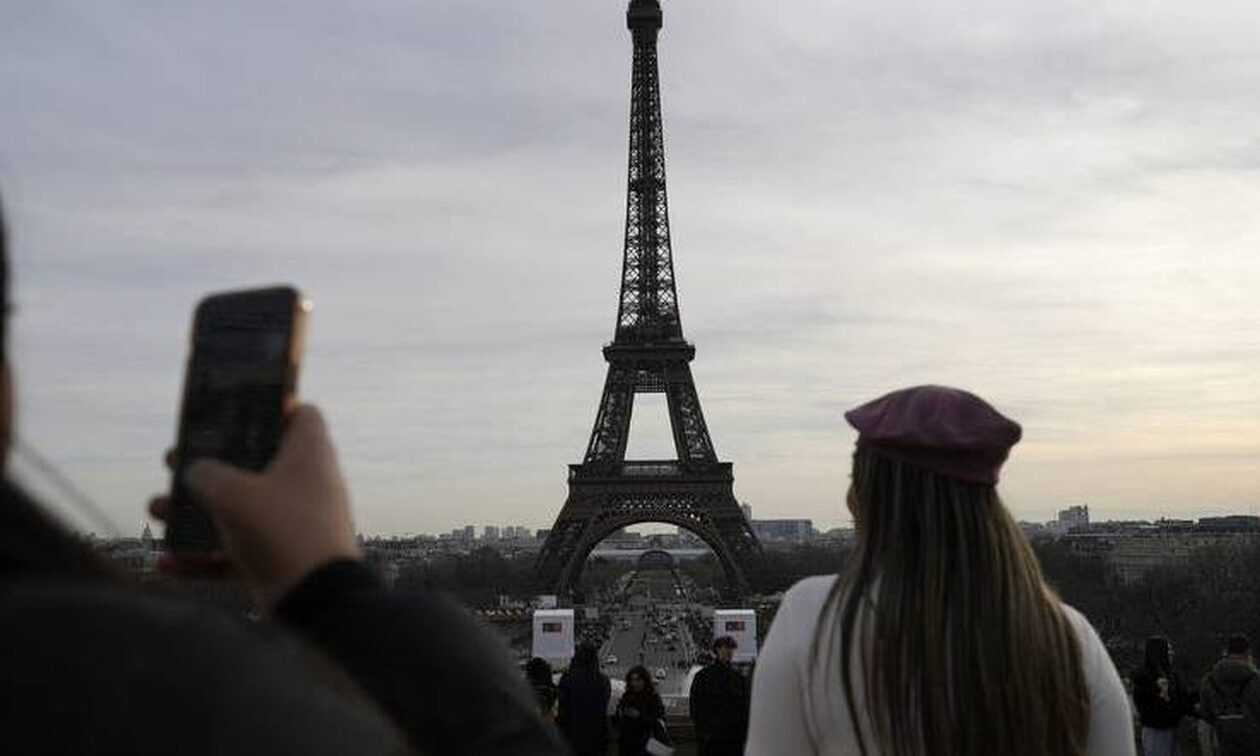 Γαλλία: Ανοίγει ξανά ο Πύργος του Άιφελ - Λήγει η απεργία των εργαζομένων