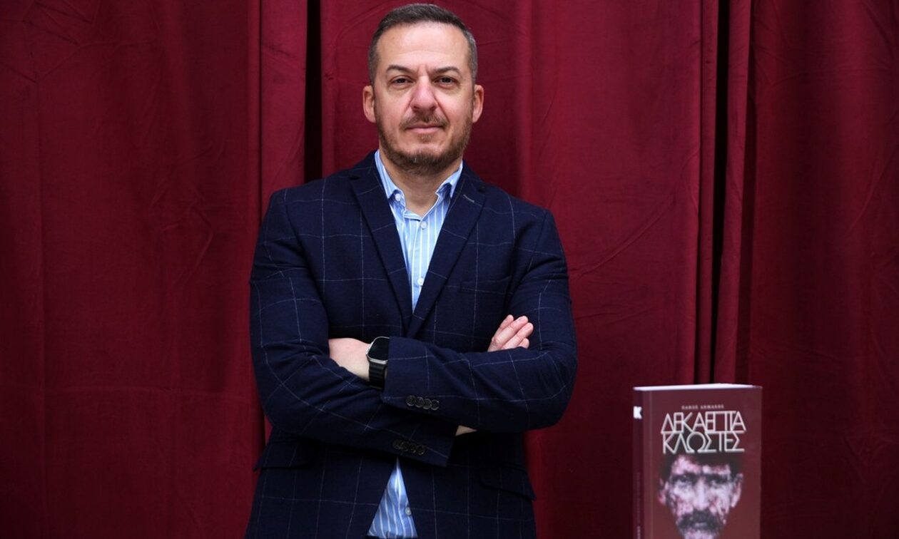 Ο Πάνος Δημάκης των «17 Κλωστών» στο Newsbomb.gr: «Είμαι συγγραφέας με χρονοκαθυστέρηση»