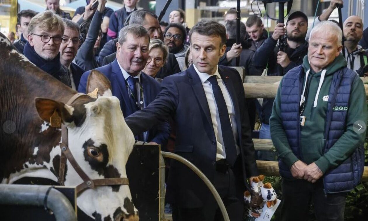 Παρίσι: Οι αγρότες γιούχαραν τον Μακρόν στα εγκαίνια της Γεωργικής Έκθεσης - «Παραιτήσου!»