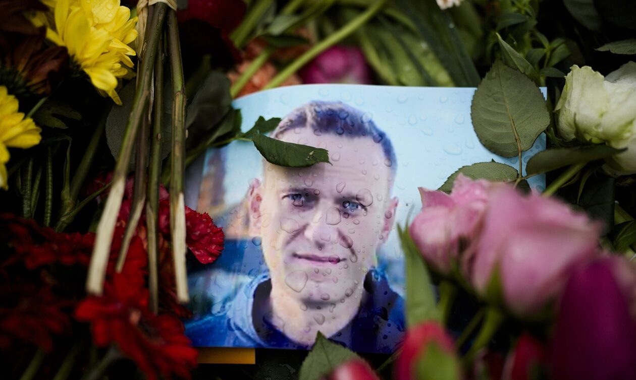 Κρεμλίνο: «Παράλογοι» οι ισχυρισμοί οτι η Μόσχα απείλησε τη μητέρα του Ναβάλνι για την κηδεία του