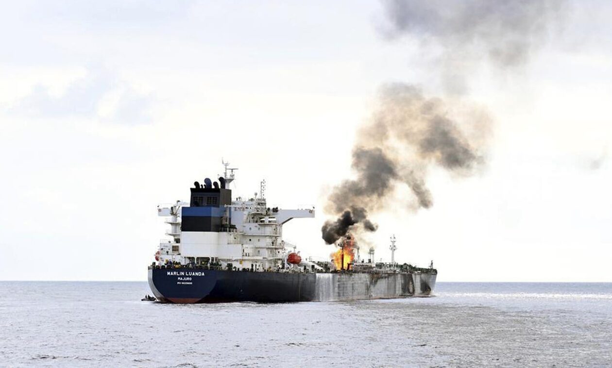 Συναγερμός στην Ερυθρά Θάλασσα: Αναφορές οτι οι αντάρτες Χούθι κατέστρεψαν υποβρύχια καλώδια