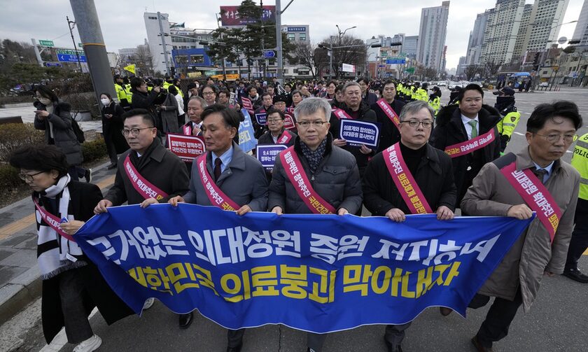 Χάος με την απεργία των γιατρών στη Νότια Κορέα