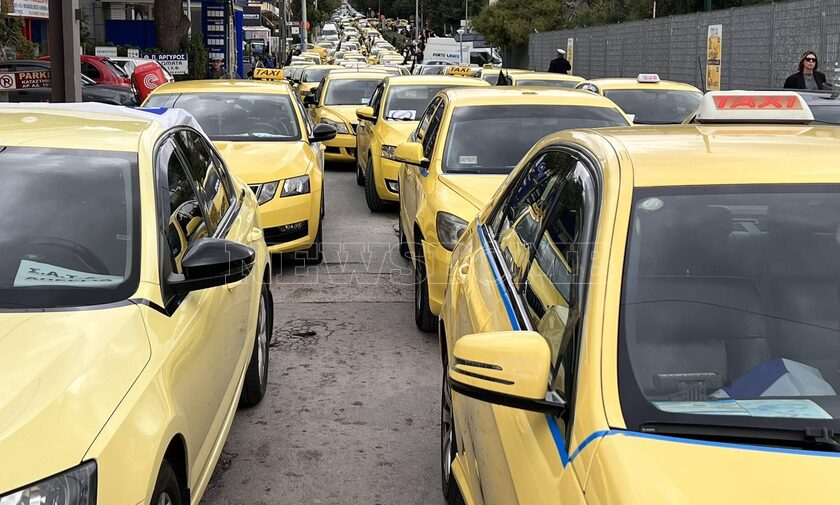 Απεργία ταξί: Αποχώρησαν οι οδηγοί από το Υπουργείο Μεταφορών – Άκαρπη η συνάντηση με την Υφυπουργό