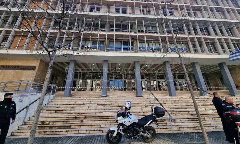Συναγερμός στη Θεσσαλονίκη - Ύποπτος φάκελος στα δικαστήρια