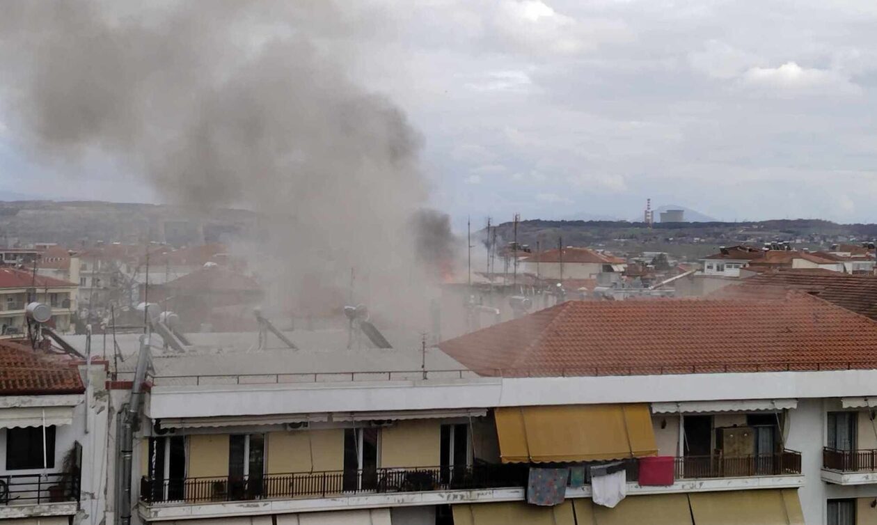 Πτολεμαΐδα: Συναγερμός στην Πυροσβεστική για πυρκαγιά σε πολυκατοικία στο κέντρο της πόλης