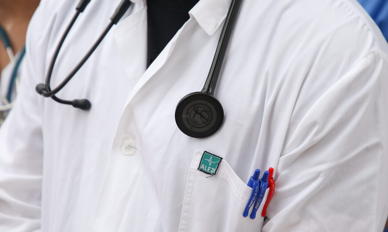 Υπουργείο Υγείας: Προκηρύσσονται 704 θέσεις γιατρών στο ΕΣΥ