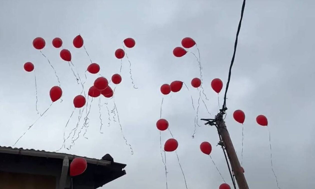 Τέμπη: Μια συγκλονιστική στιγμή στην Καλαμπάκα - Τρία μπαλόνια δεν πέταξαν, τρία παιδιά δεν γύρισαν