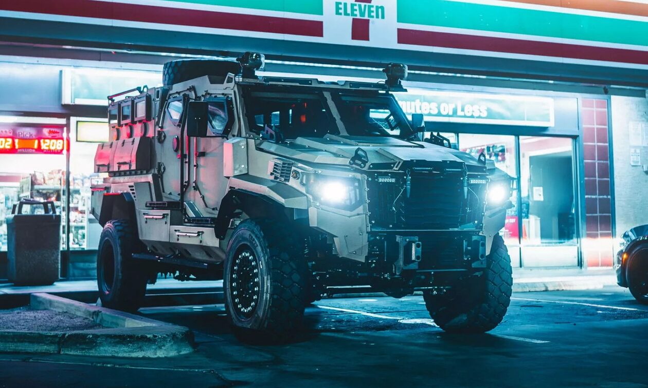 Το Atlas APC είναι ένα στρατιωτικό όχημα με άδεια για τους δρόμους