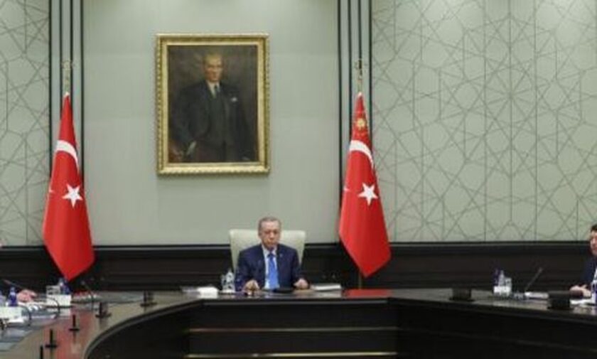 Ο Ερντογάν φρεσκάρει την «Κόκκινη Βίβλο» - Τι σημαίνει για την εξωτερική πολιτική της Τουρκίας