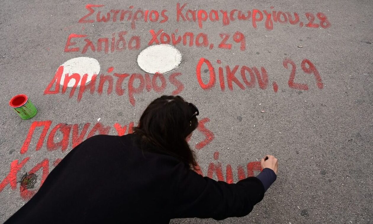 Πηγές φρουραρχείου για το σβήσιμο των ονομάτων των θυμάτων των Τεμπών - Συγγνώμη από Δήμο Αθηναίων