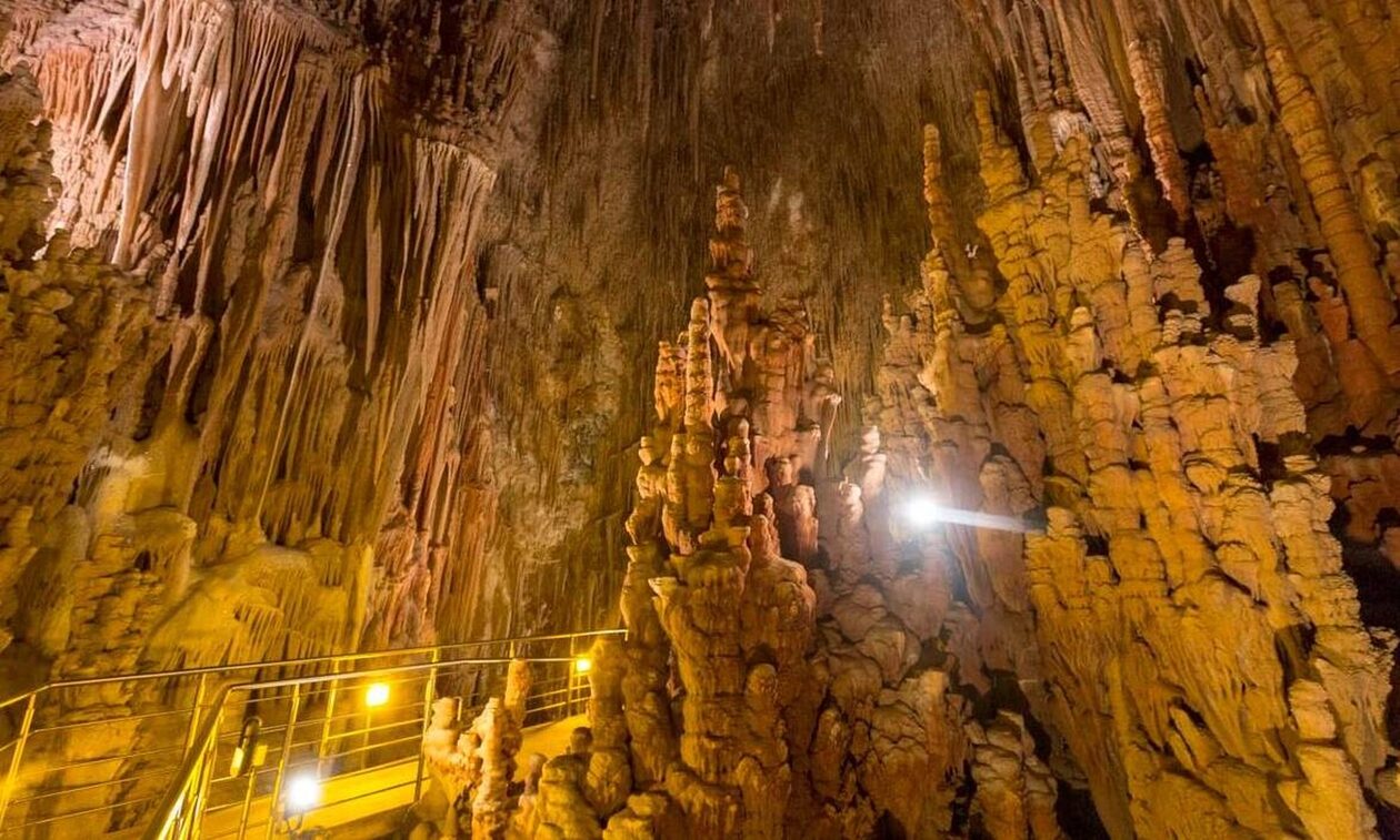 Το σπήλαιο της Καστανιάς: Απαράμιλλος λιθωματικός διάκοσμος ηλικίας 3 εκατ. χρόνων