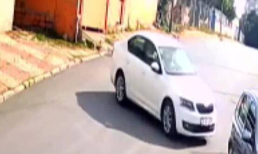 Απίστευτο τρακάρισμα στην Τουρκία: Οδηγός έχασε τον έλεγχο του αμαξιού