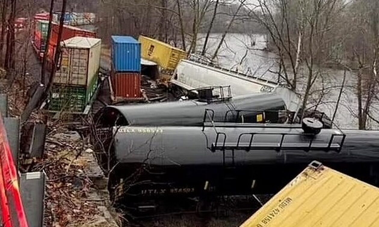 Ολέθριος εκτροχιασμός τρένου στην Πενσυλβάνια: Τα βαγόνια έπεσαν στο ποτάμι