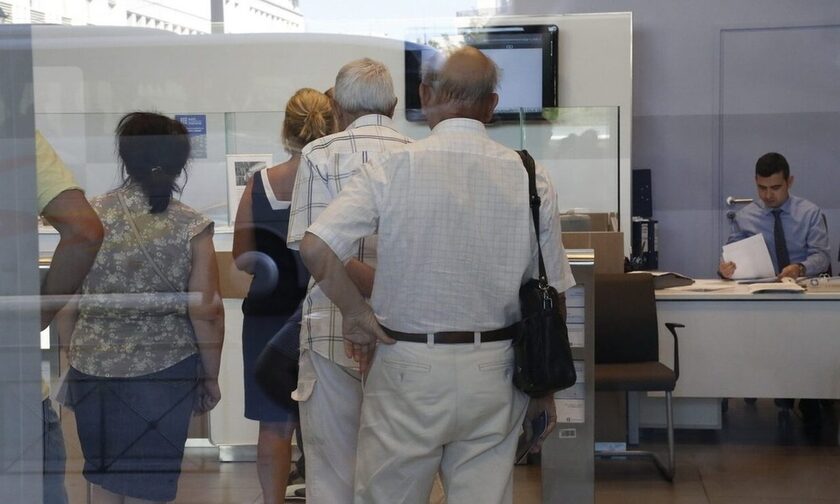 Μαζικό κύμα συνταξιοδότησης 55άρηδων: Πού θα φθάσει το εφάπαξ για το Δημόσιο - Παραδείγματα