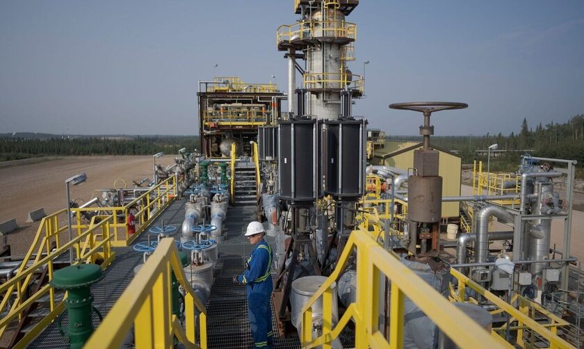 Η Ρωσία μειώνει δραστικά την πετρελαϊκή παραγωγή ώστε να «στηριχθούν οι παγκόσμιες τιμές»