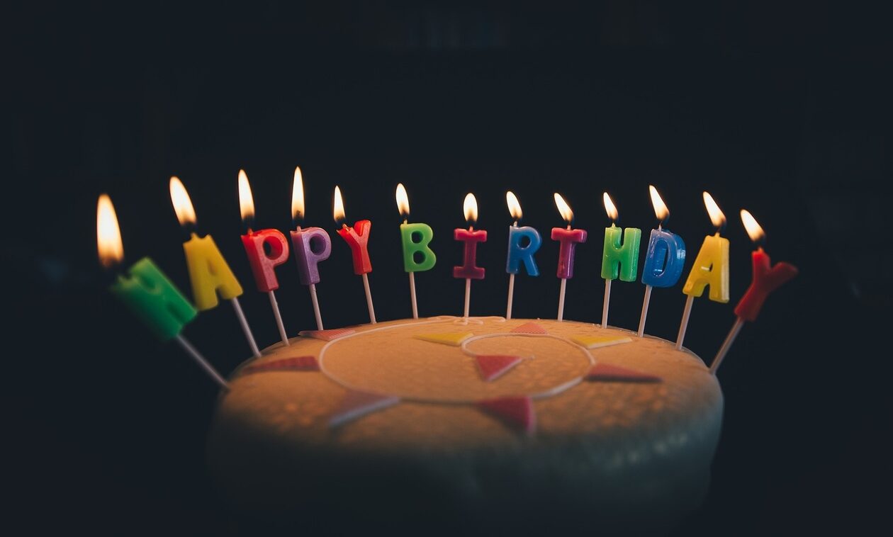 «Happy Birthday To You»: Το τραγούδι των γενεθλίων σβήνει 100 κεράκια