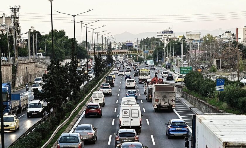 Κίνηση τώρα: Απέραντο πάρκινγκ το Λεκανοπέδιο - Ποιους δρόμους πρέπει να αποφύγετε