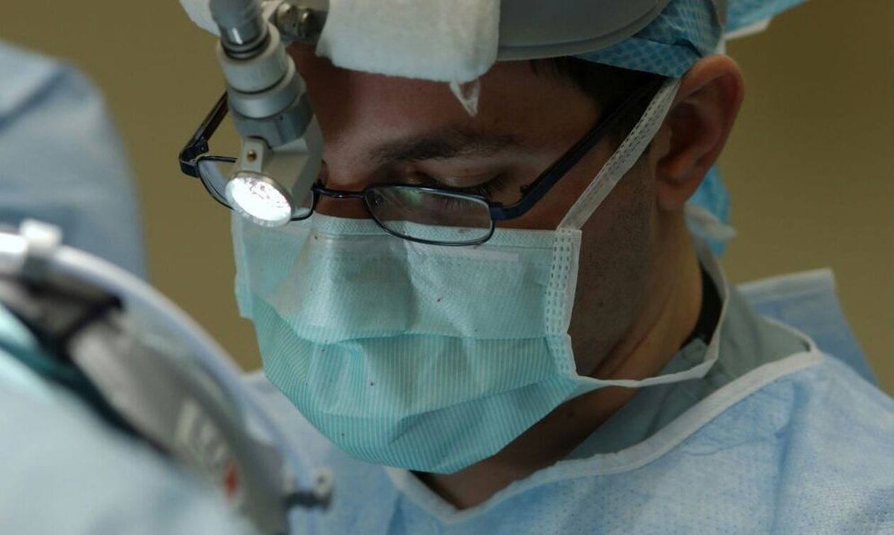 Σιγκαπούρη: Άντρας παραπονιόταν για πονόλαιμο - Στο νοσοκομείο οι γιατροί ανακάλυψαν το απίστευτο