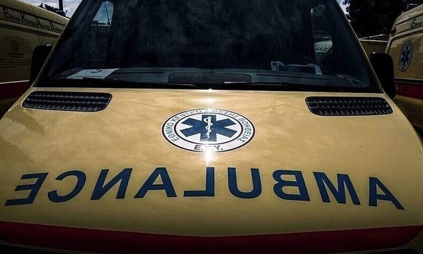 Τροχαίο στην Χαλκίδα: ΙΧ προσέκρουσε σε σταθμευμένα οχήματα και αναποδογύρισε