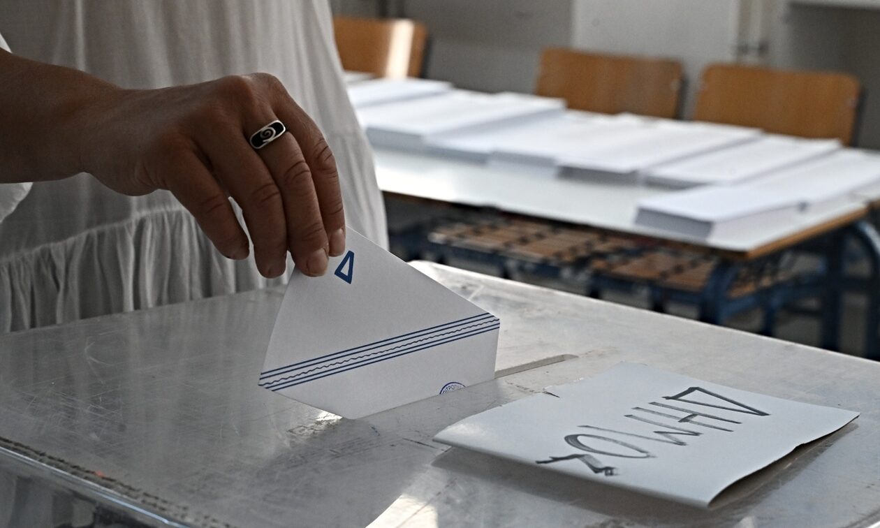 Δημοσκόπηση PULSE: Παραμένει πρώτη η Νέα Δημοκρατία, απόλυτη ισορροπία ανάμεσα σε ΣΥΡΙΖΑ – ΠΑΣΟΚ