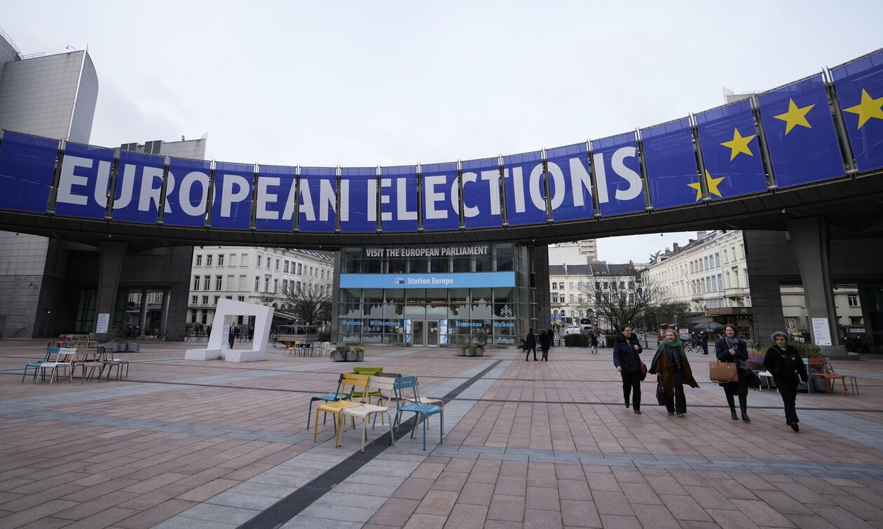 Ευρωεκλογές: Η λίστα των 42 «γαλάζιων» που θα ριχτούν στη «μάχη» του σταυρού