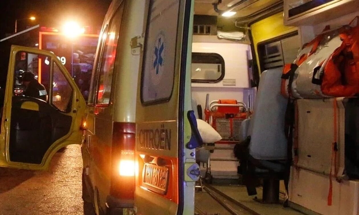 Νίκαια: Φορτηγό καρφώθηκε σε δέντρο και τραυμάτισε σοβαρά ηλικιωμένη
