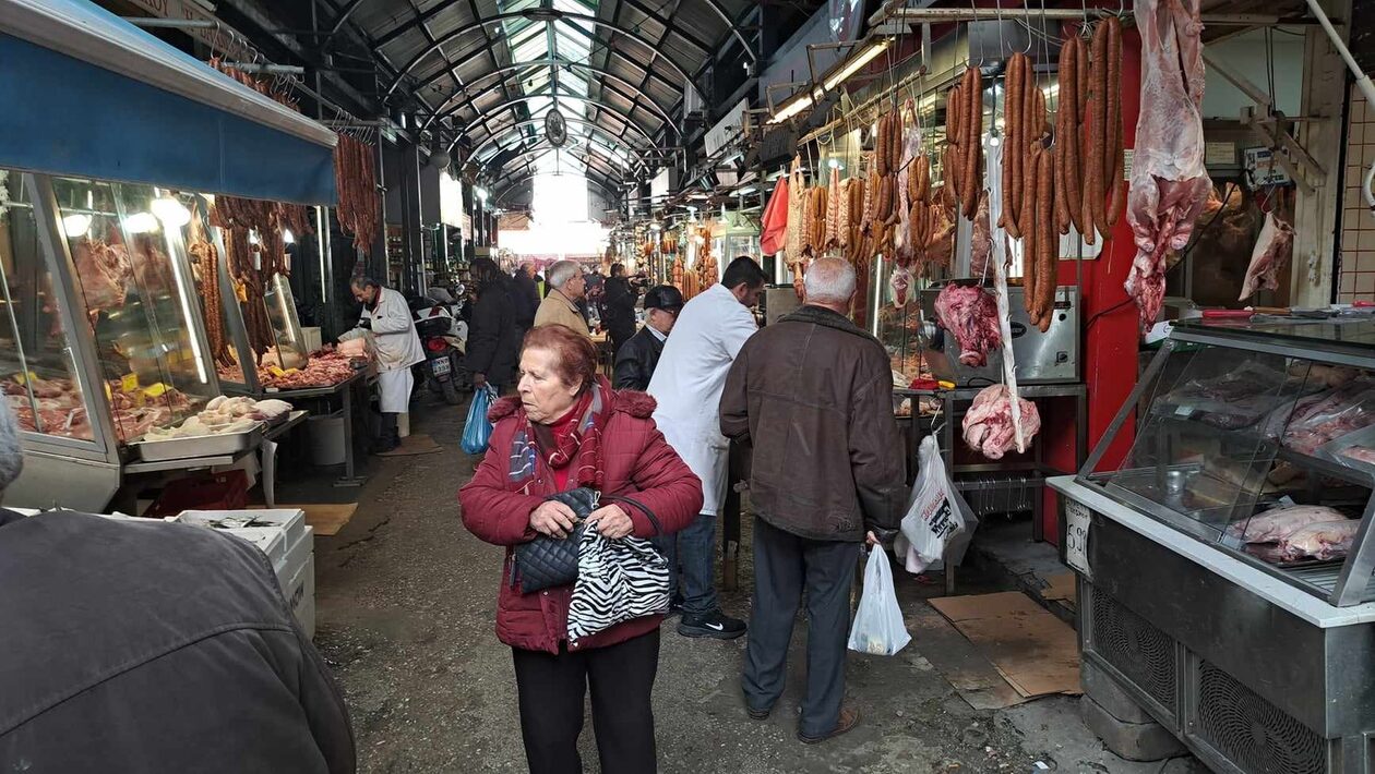 Θεσσαλονίκη: Στην αγορά Καπάνι σπεύδουν οι καταναλωτές για να αγοράσουν κρεατικά