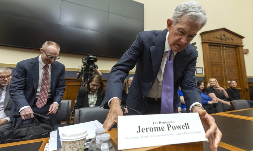 «Ανάσα» στους επενδυτές από τις δηλώσεις Πάουελ για τα επιτόκια και άνοδος στη Wall Street