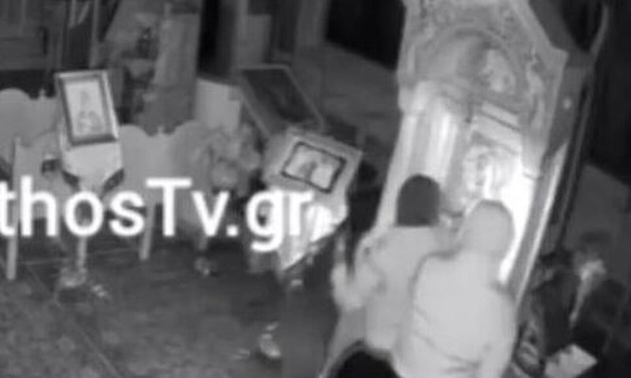 Βίντεο ντοκουμέντο: Καρέ καρέ η διάρρηξη σε παγκάρι - Έκανε τον σταυρό του πριν κλέψει