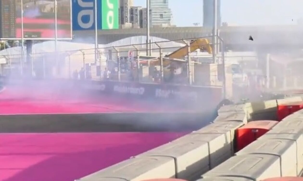 Formula 1: Σφοδρό ατύχημα του Ζου στη Σαουδική Αραβία – «Διαλύθηκε» το μονοθέσιο (video)