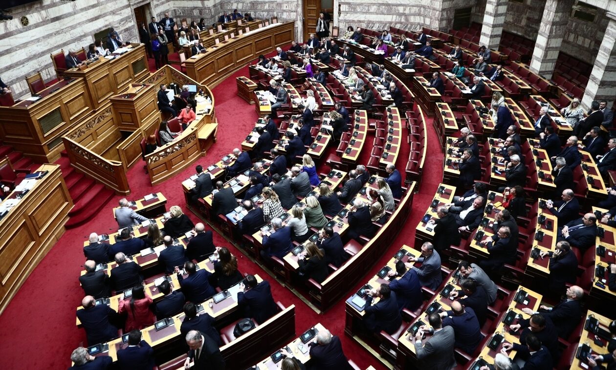 Βουλή: Γιατί καθυστερεί η ψηφοφορία του νομοσχεδίου για τα μη κρατικά ΑΕΙ