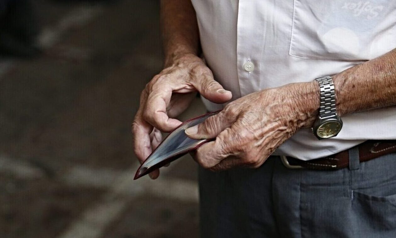 Εργαζόμενοι συνταξιούχοι: Αύξηση έως 300 ευρώ στις συντάξεις με δήλωση της εργασίας τους