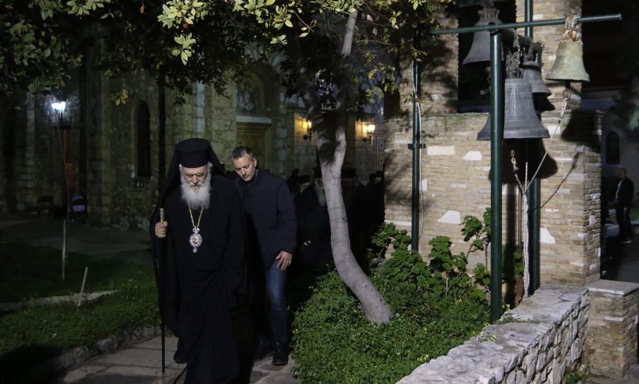 «Πόρτα» σε πολιτικούς από την Εκκλησία - Στη Μονή Πετράκη αντί Μητρόπολης η Κυριακή της Ορθοδοξίας
