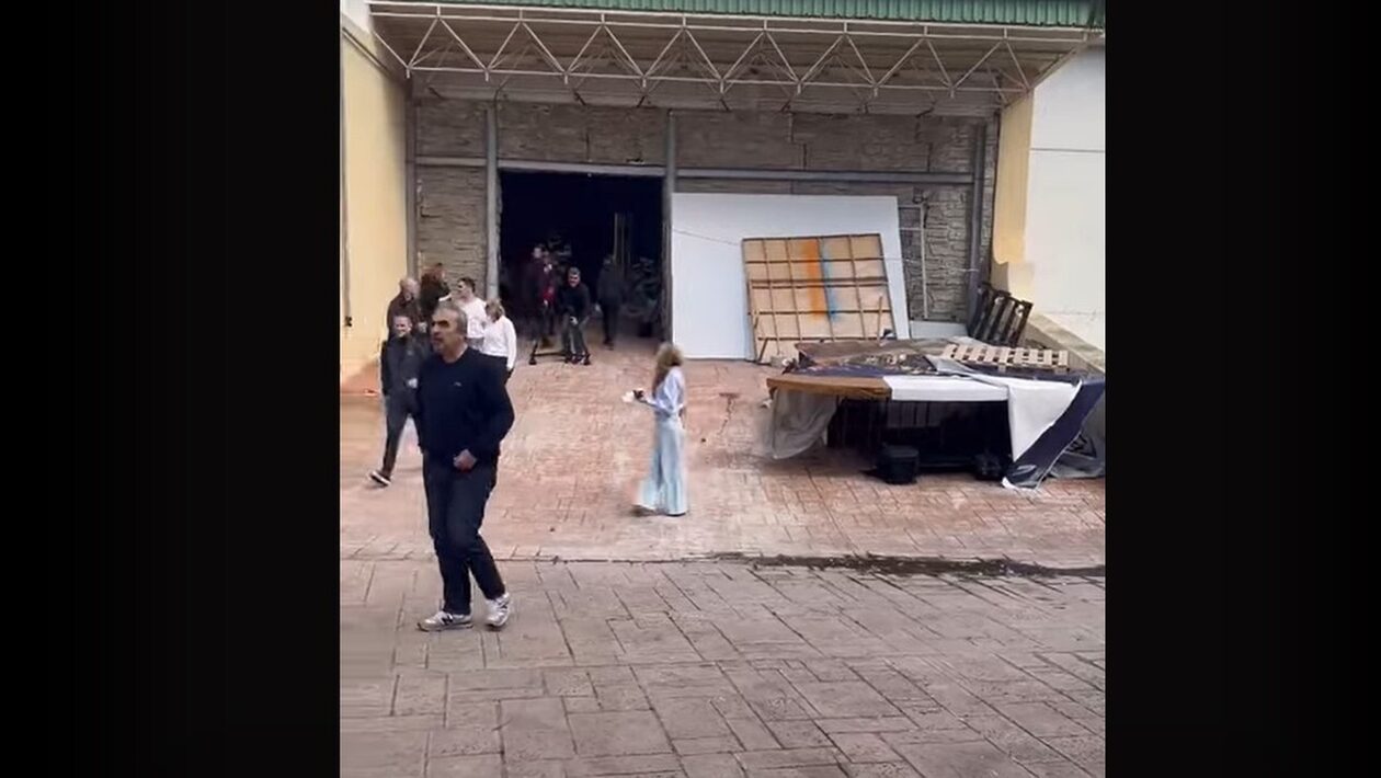 Γιώργος Λιάγκας: «Θα σκάσει η βόμβα» - Βίντεο από τη στιγμή της εκκένωσης μετά το τηλεφώνημα