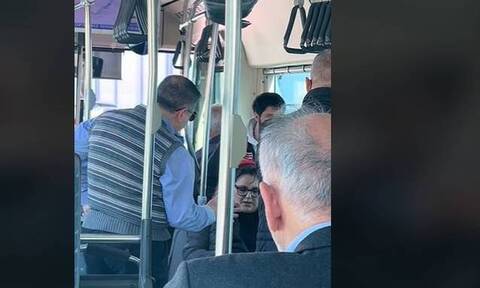 ΟΑΣΑ: Οδηγός λεωφορείου επέπληξε επιβάτιδα επειδή μιλούσε στο κινητό - «Είμαι στα όριά μου»