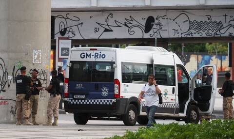 Βραζιλία: Τέλος το θρίλερ - Παραδόθηκε ο ένοπλος που κρατούσε 17 ομήρους σε λεωφορείο