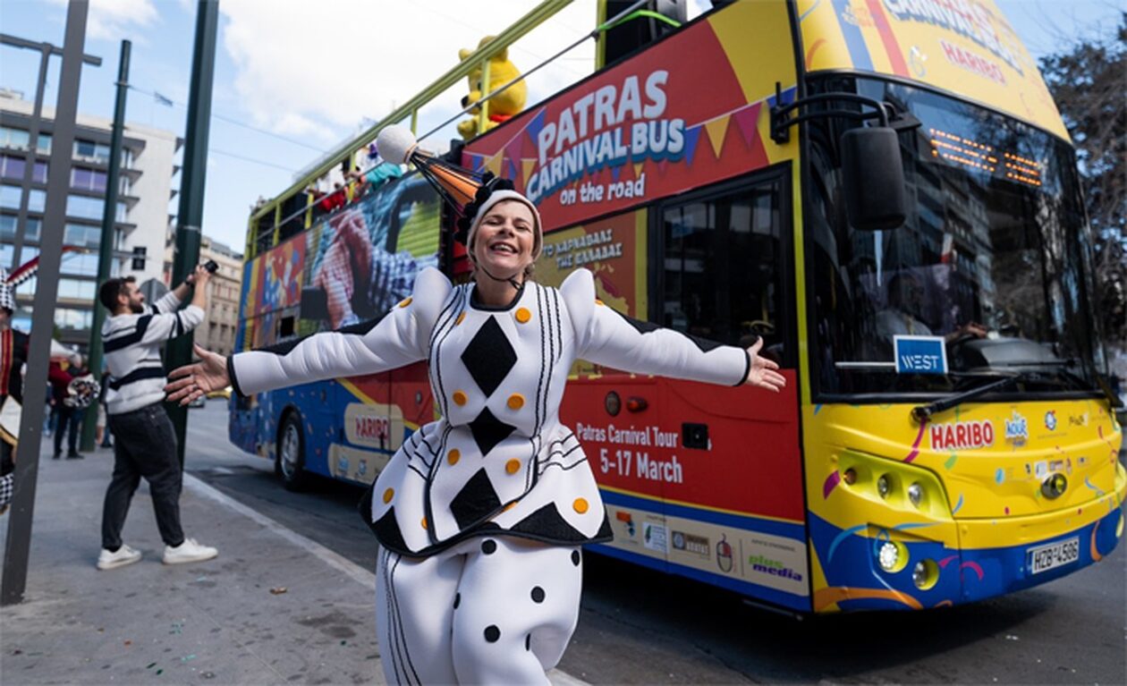 Ένα... καρναβαλικό λεωφορείο από την Πάτρα ξεσηκώνει την πρωτεύουσα