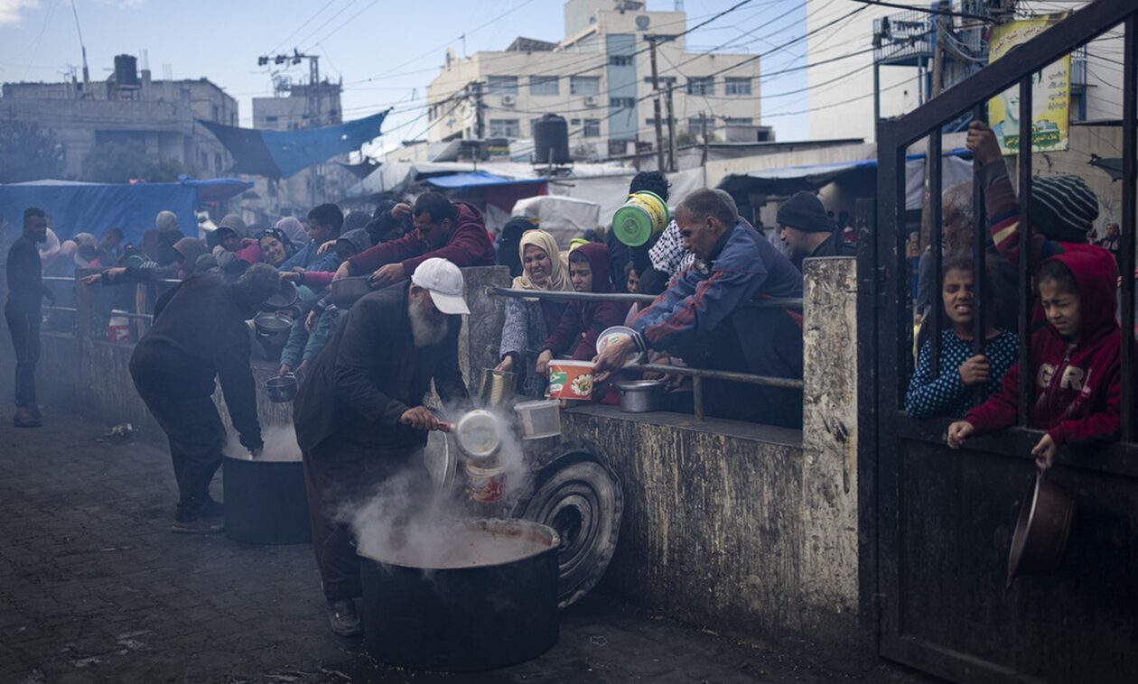 Η ΕΕ καλεί το Ισραήλ να ανοίξει πρόσθετα περάσματα για να φθάσει περισσότερη βοήθεια στη Γάζα