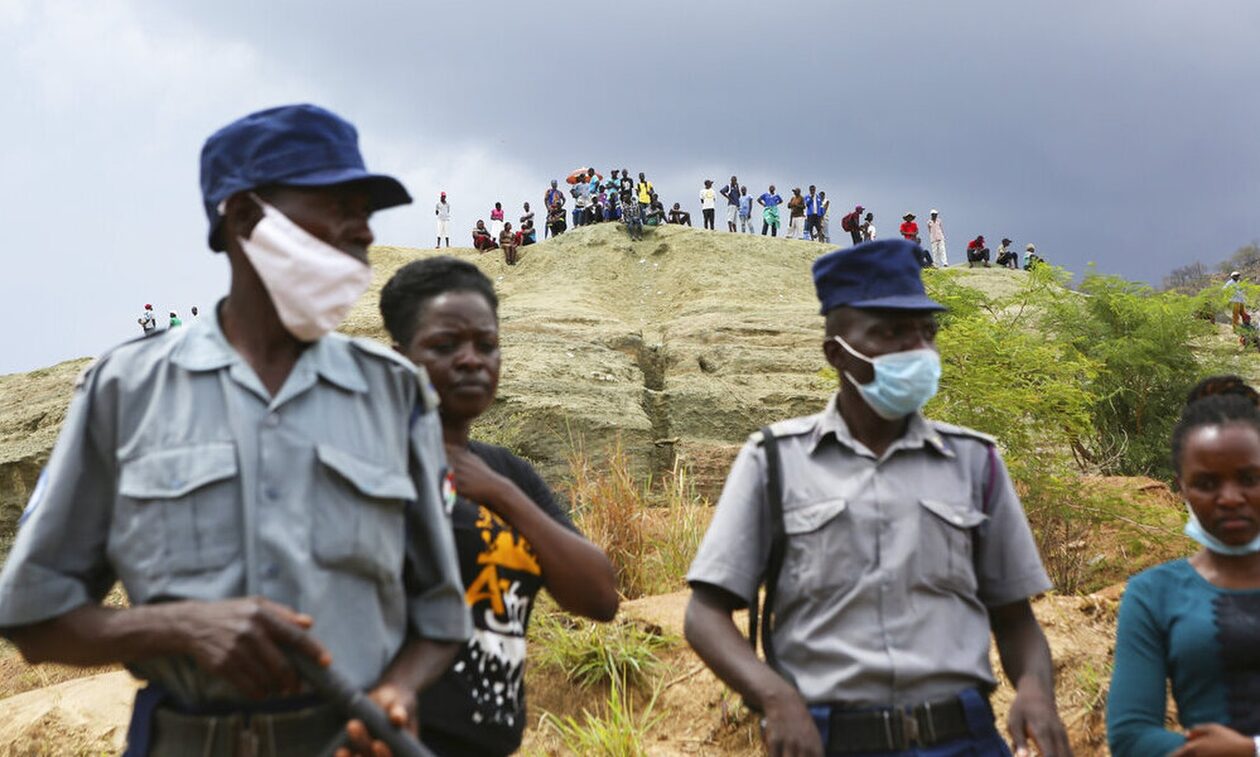 Φρίκη στη Ζιμπάμπουε: Διέλυσαν αίρεση που κακοποιούσε παιδιά - Ο «προφήτης» και οι βρεφικοί τάφοι