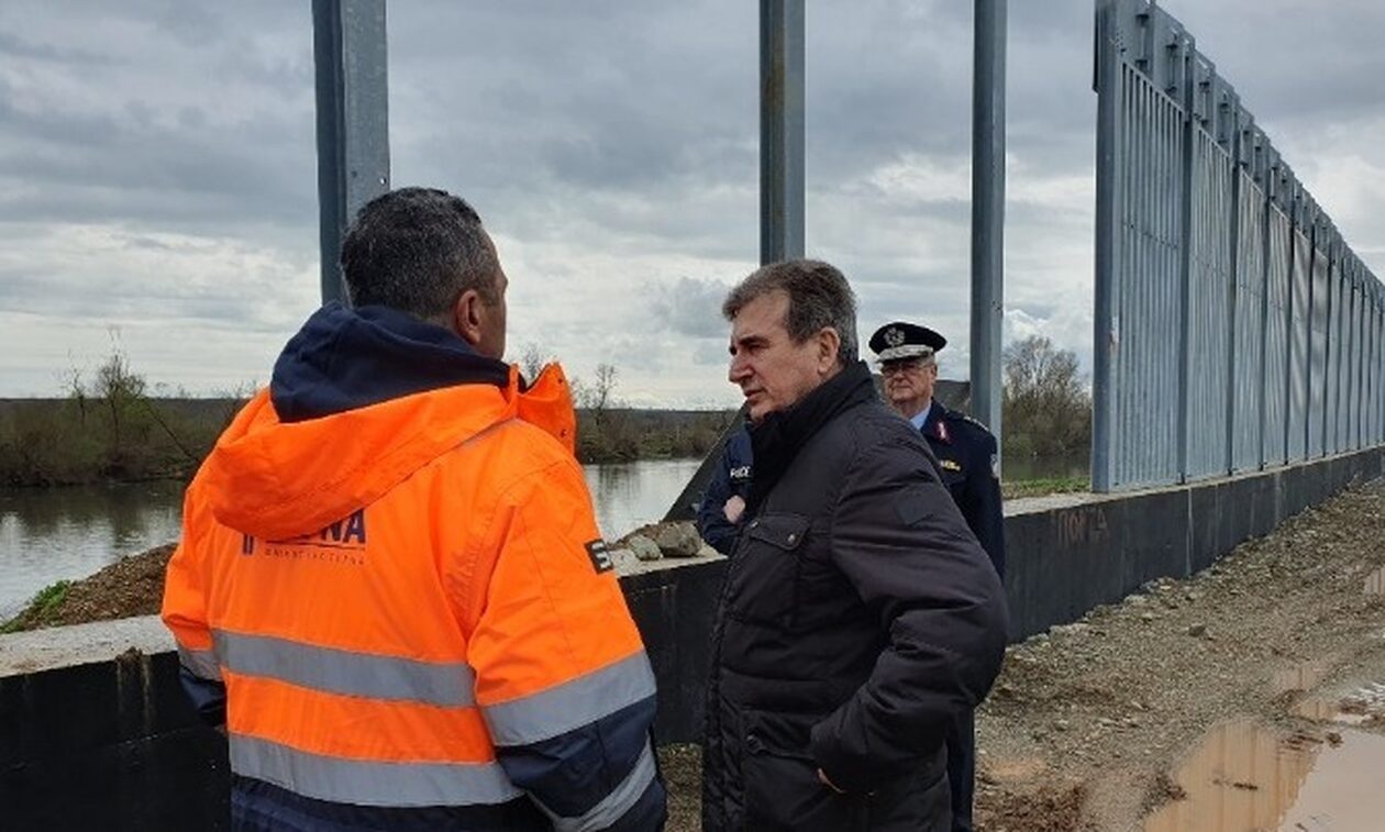 Αυτοψία του υπουργού Προστασίας του Πολίτη στα έργα επέκτασης του φράχτη στον Έβρο