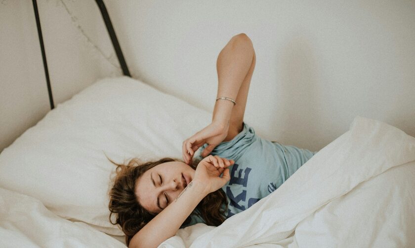 Παγκόσμια Ημέρα Ύπνου: Ποια είναι η απαγορευτική στάση; Μπρούμυτα, ανάσκελα ή πλάγια