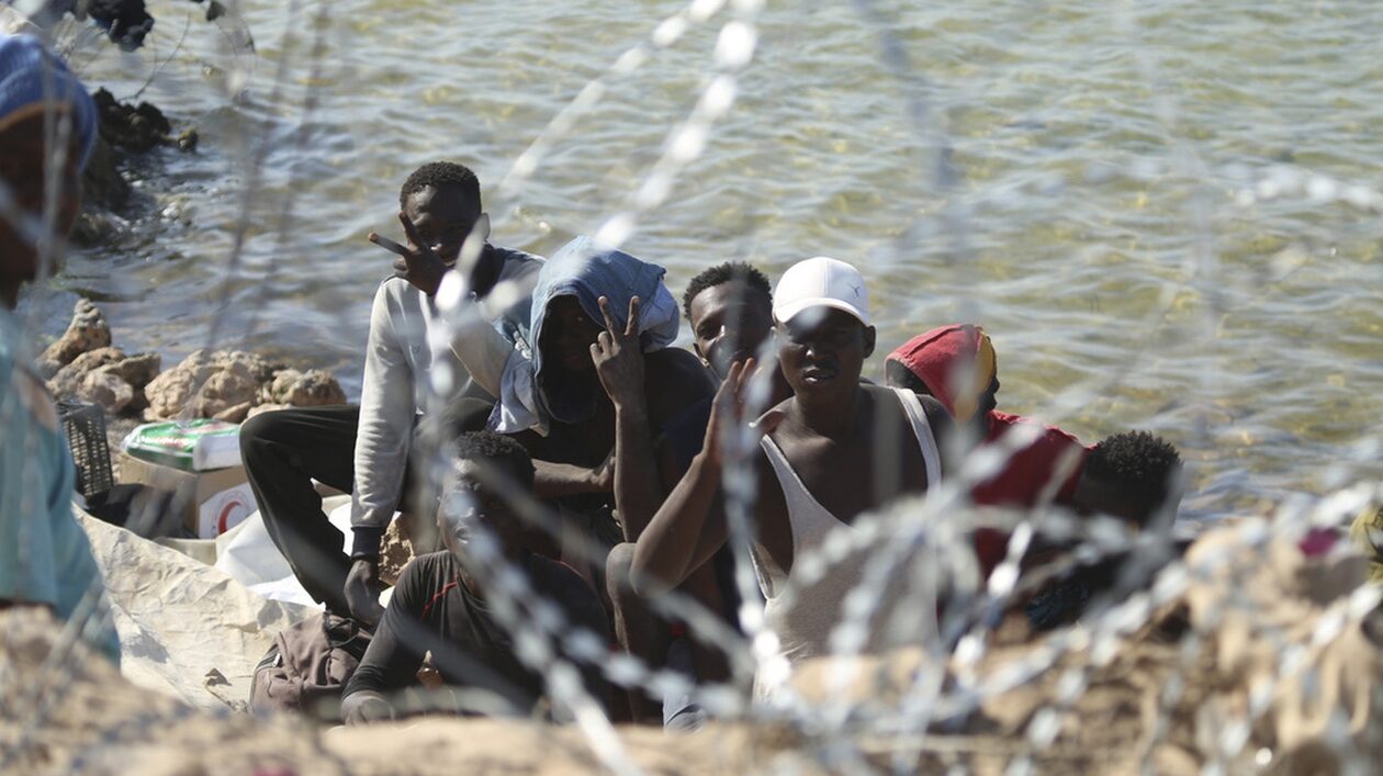 Τυνησία: Δύο νεκροί, 34 αγνοούμενοι από τη βύθιση σκάφους με μετανάστες