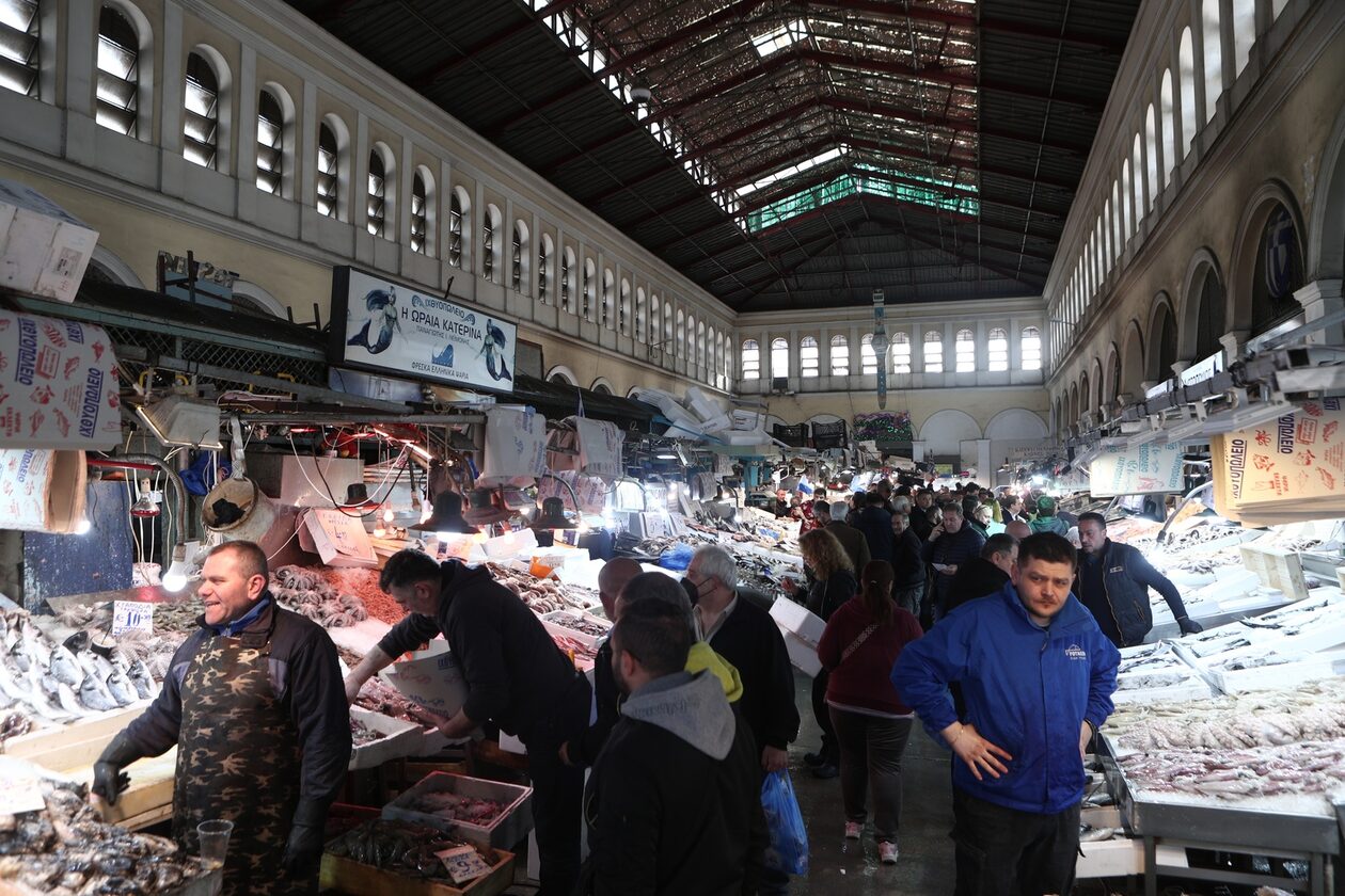 Προσιτές τιμές στα κρέατα για την Κυριακή της Αποκριάς - Τι να προσέχουν οι καταναλωτές σε θαλασσινά