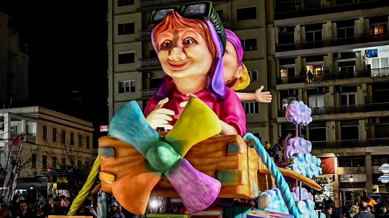 Πατρινό Καρναβάλι: Βούλιαξε από επισκέπτες η Αχαϊκή πρωτεύουσα - Κορυφώνονται αύριο οι εκδηλώσεις
