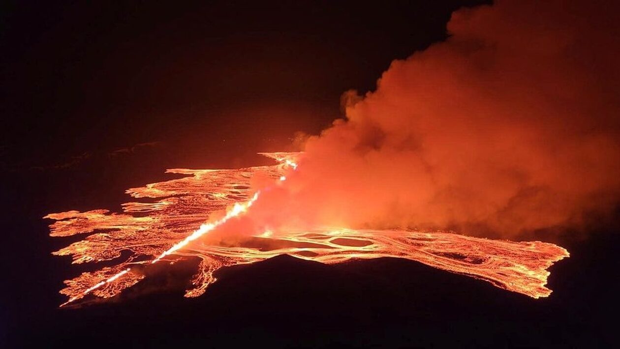 Ισλανδία: Κόβουν την ανάσα οι εικόνες από την έκρηξη του ηφαιστείου - Δείτε LIVE