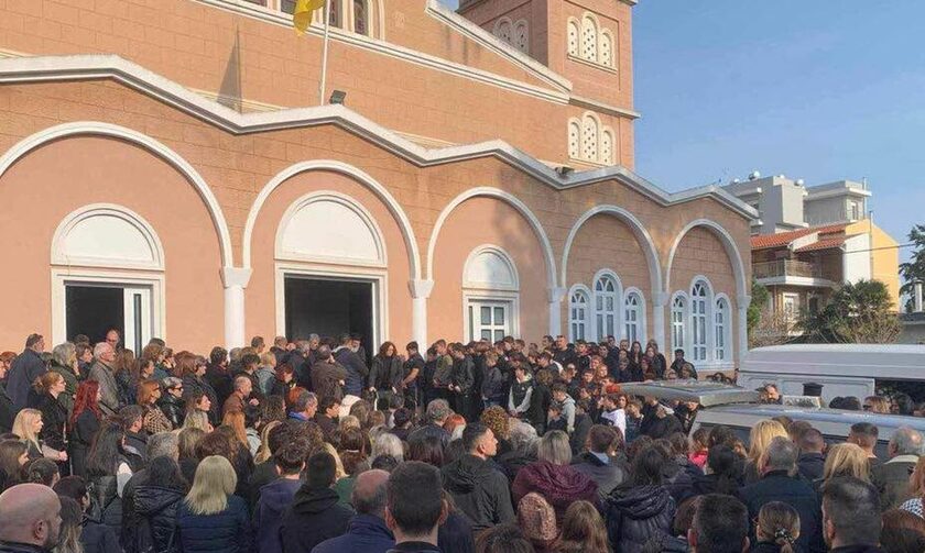 Αλεξανδρούπολη: Σκηνές αρχαίας τραγωδίας στην κηδεία του 15χρονου - «Είναι πολύ άδικο»