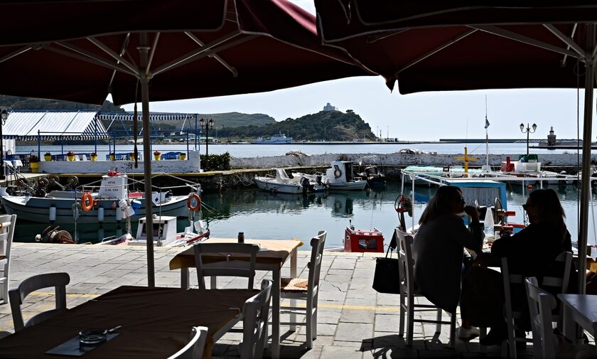 Τουρισμός: Τουρκική «απόβαση» σε δέκα ελληνικά νησιά φέρνει η βίζα – εξπρές