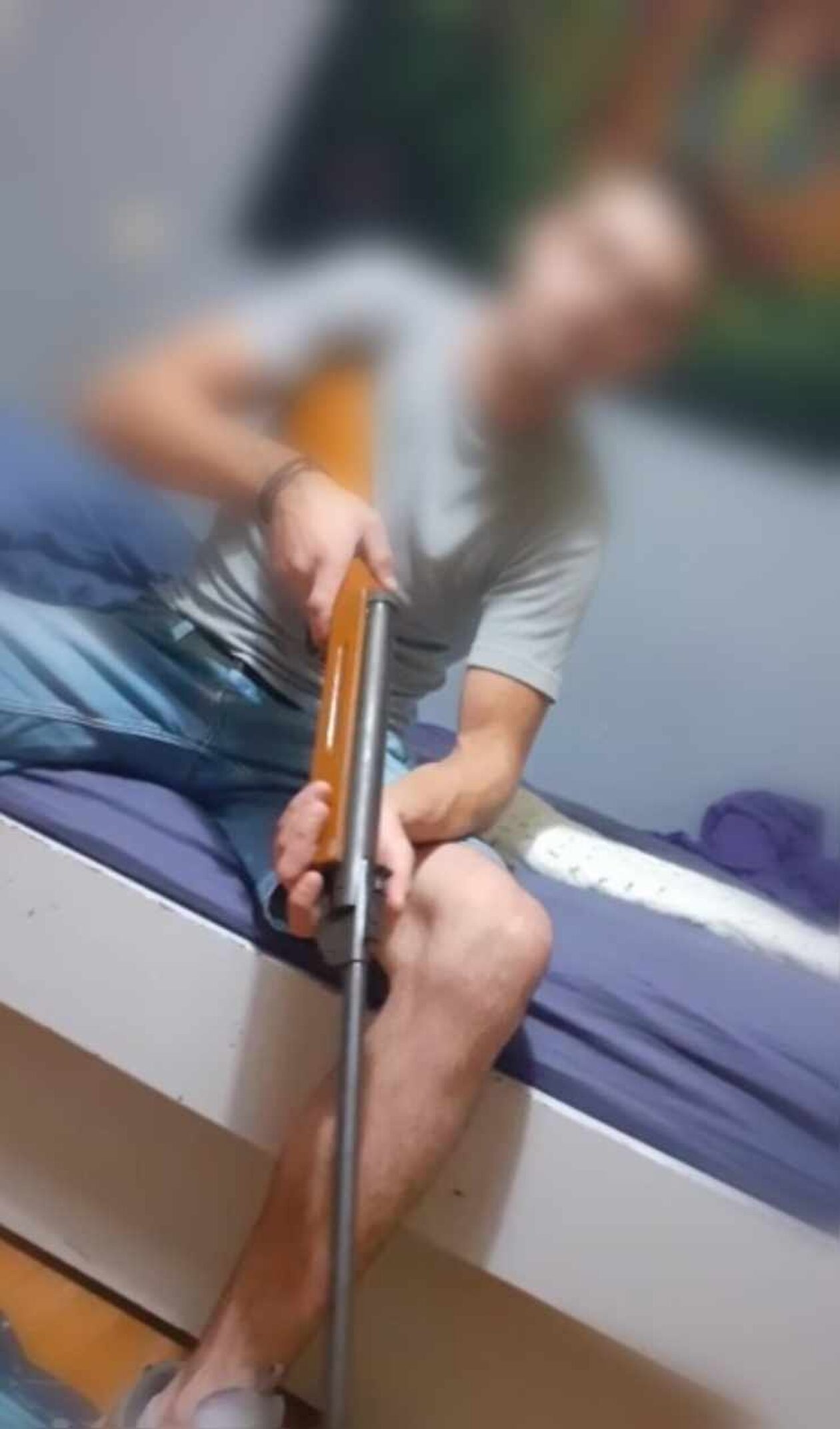Κύκλωμα μαστροπείας: Αυτός είναι ο σύντροφος της 25χρονης - Ποζάρει με όπλο στο διαδίκτυο