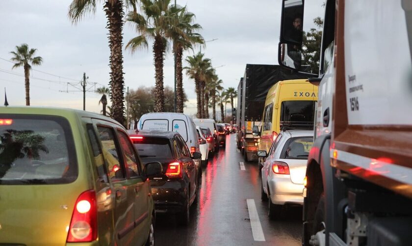 Κίνηση τώρα: Στο «κόκκινο» ο Κηφισός - Έντονα προβλήματα στο κέντρο της Αθήνας